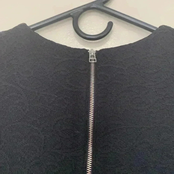 Wilfred black, jacquard, fitted short sleeve dress  with a back zipper - Picture 3 of 4